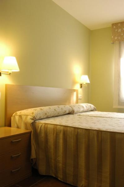Aparthotel Tres Caminos El Grado Bagian luar foto