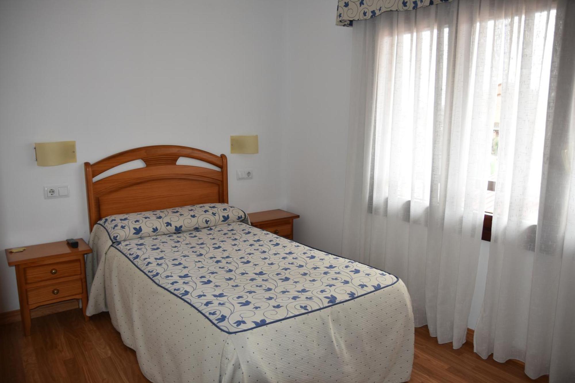 Aparthotel Tres Caminos El Grado Bagian luar foto