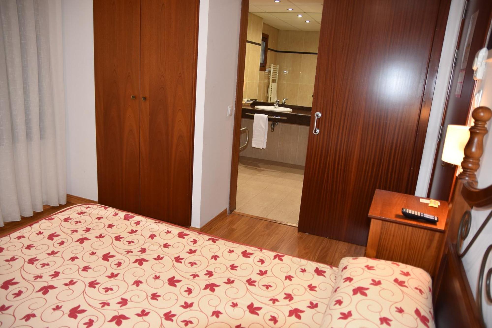 Aparthotel Tres Caminos El Grado Bagian luar foto
