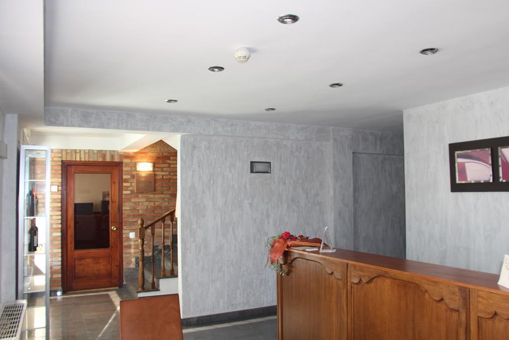 Aparthotel Tres Caminos El Grado Bagian luar foto