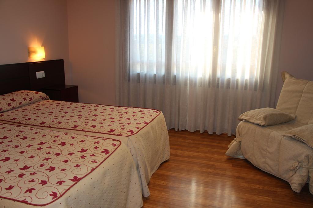 Aparthotel Tres Caminos El Grado Bagian luar foto